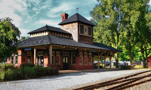 Train Station – Tuesday’s Iron Horse Daily Jigsaw Puzzle