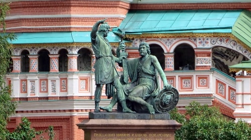 Russian Statues – Saturday’s Blurry Daily Jigsaw Puzzle
