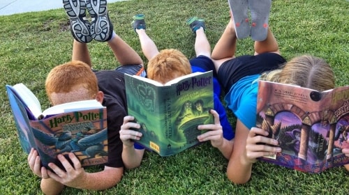 Kids Reading Outdoors – Wednesday’s Free Daily Jigsaw Puzzle