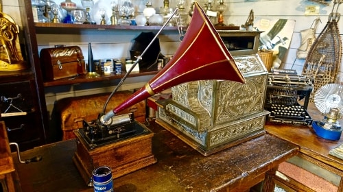 Antique Phonograph – Tuesday’s Musical Daily Jigsaw Puzzle