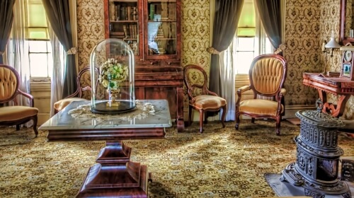 Antique Living Room – Saturday’s Daily Jigsaw Puzzle