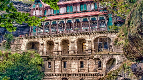 Cliff Hotel – Thursday’s Daily Jigsaw Puzzle
