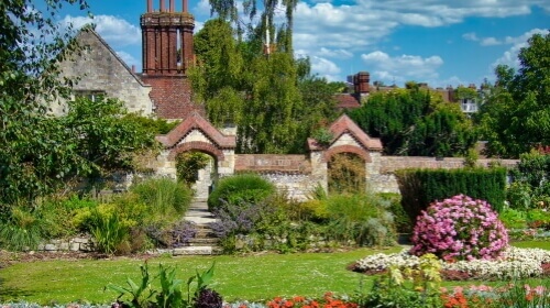 Mansion – Wednesday’s Daily Jigsaw Puzzle