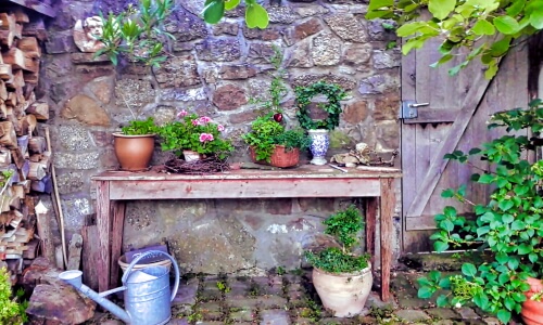 Garden Table – Tuesday’s Free Daily Jigsaw Puzzle