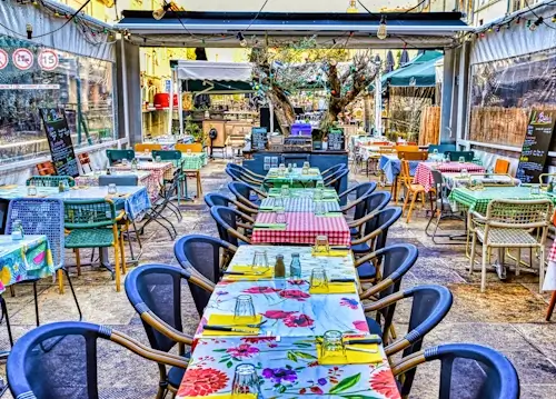 Restaurant – Friday’s Out To Dinner Daily Jigsaw Puzzle